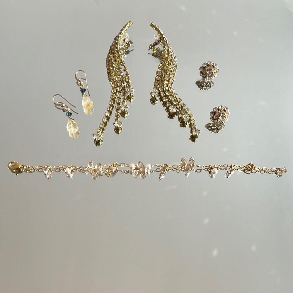 Brand New goldtone jewelry; 3 pairs of earrings, 1 bracelet🔆